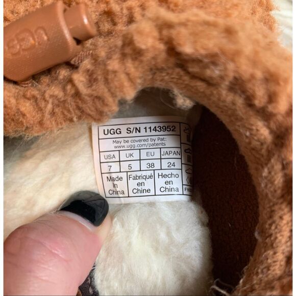 UGG Plushy Slipper Size 7 - Picture 8 of 9